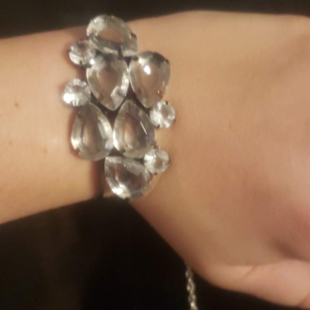 bracelet and necklace - Picture 2 of 3